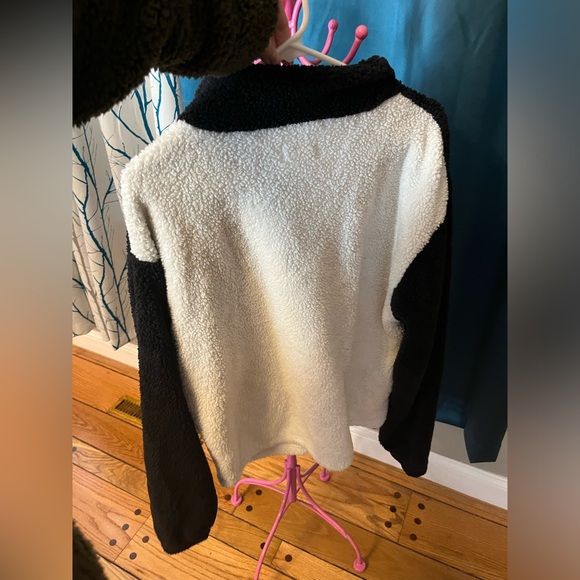 Colsie Sherpa soft sweater - Picture 4 of 4